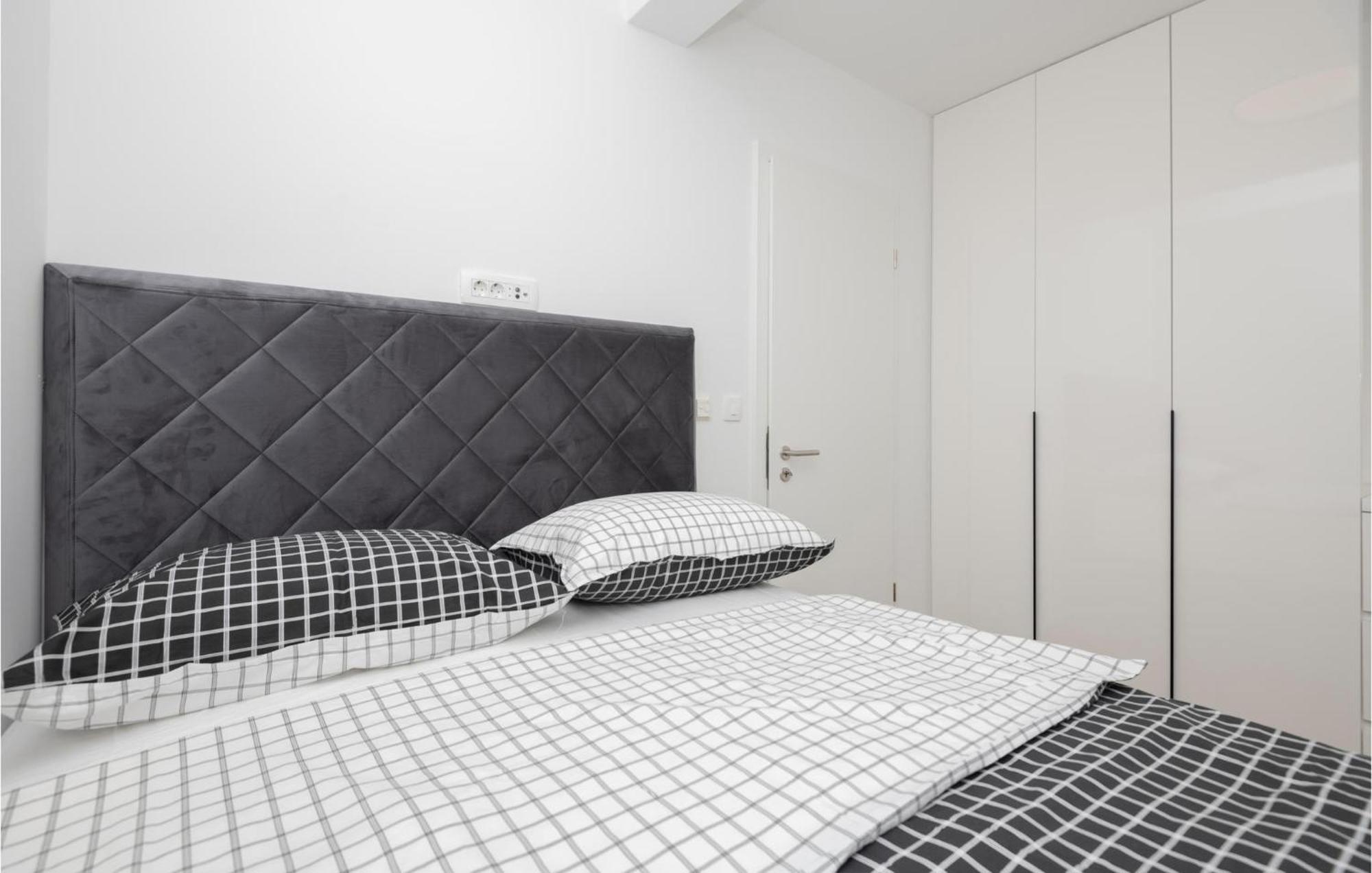 Stunning Apartment In Tucepi With Kitchen 外观 照片